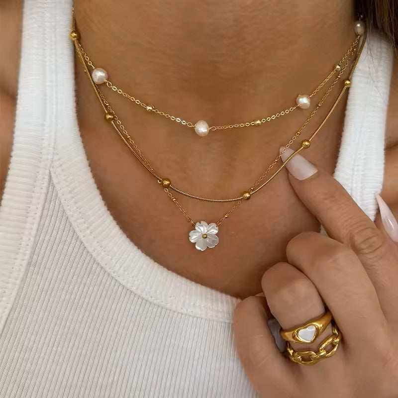 White Ari Flower Necklace