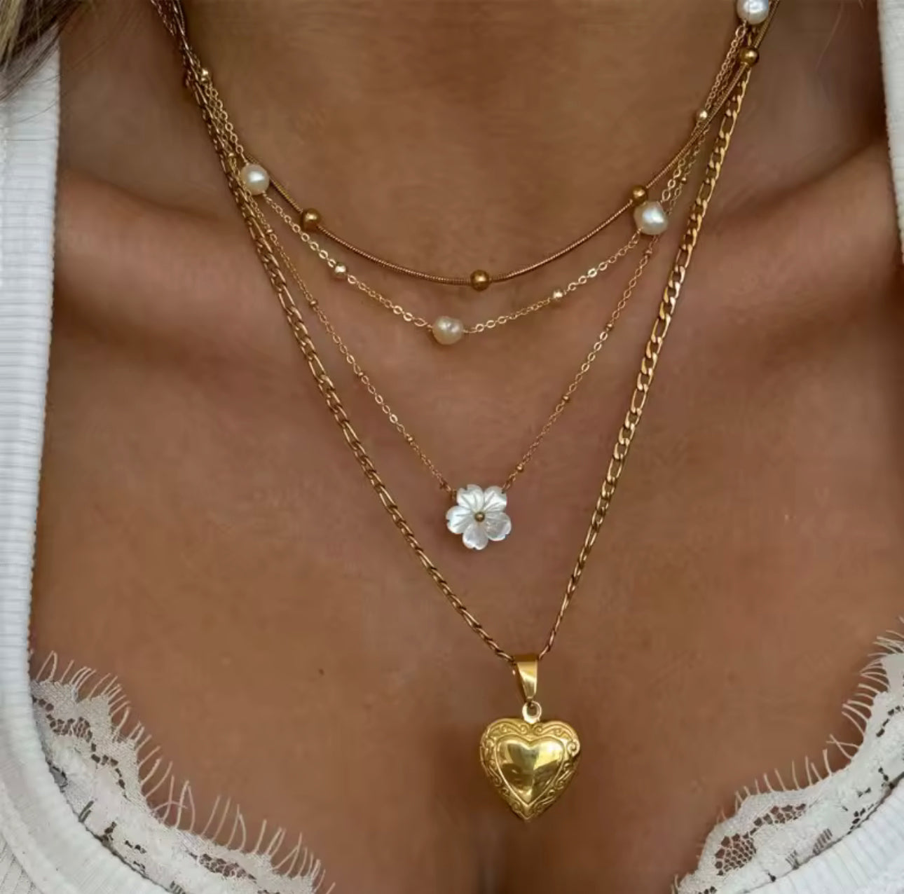 White Ari Flower Necklace