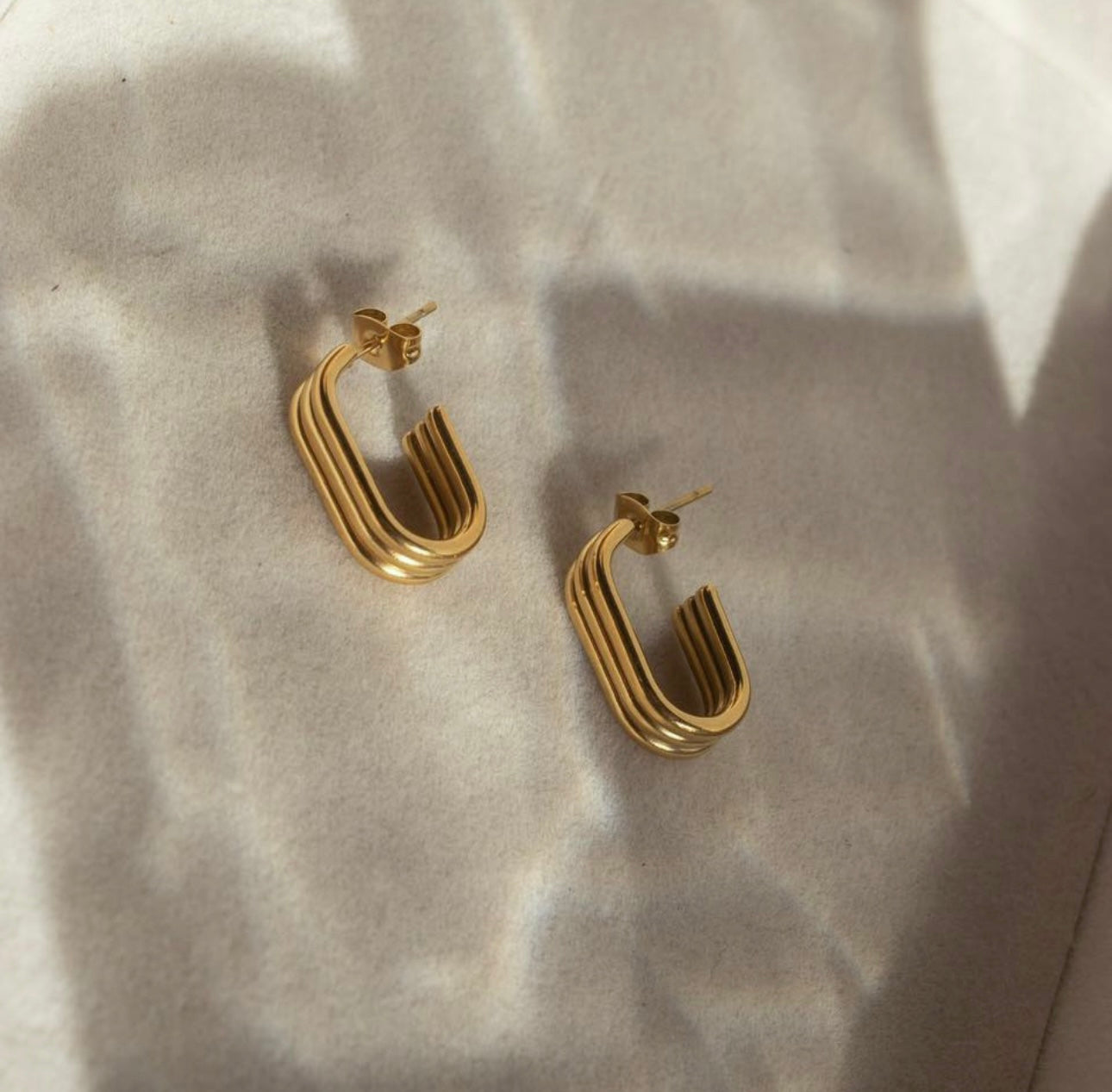 Astrid Hoops