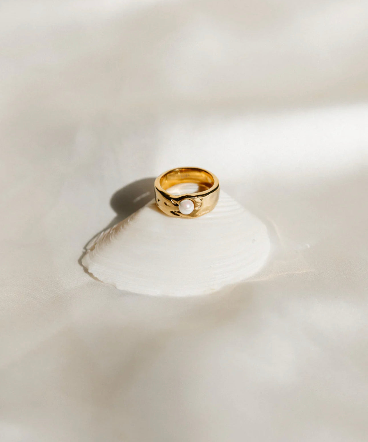 Aris Thick Pearl Ring