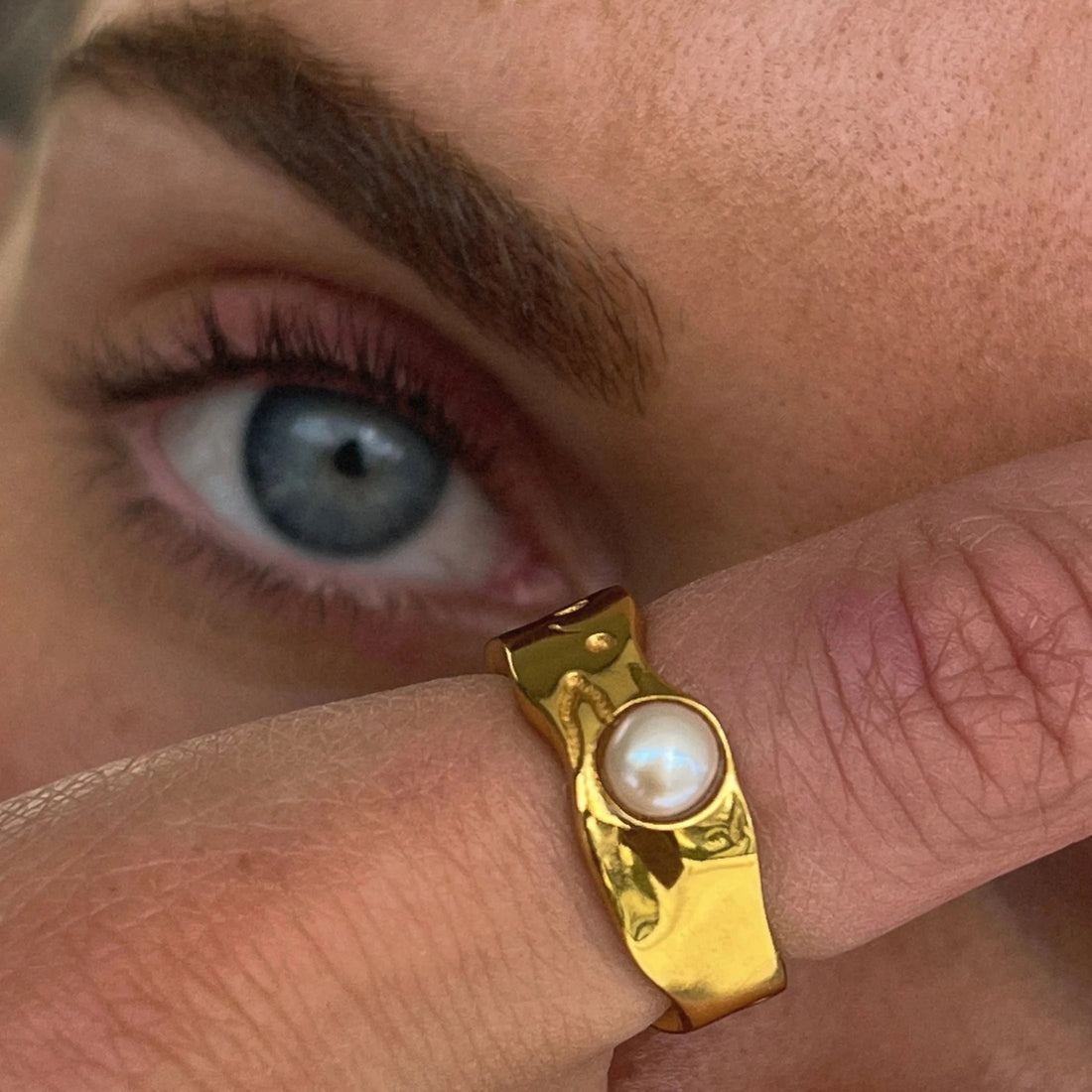 Aris Thick Pearl Ring